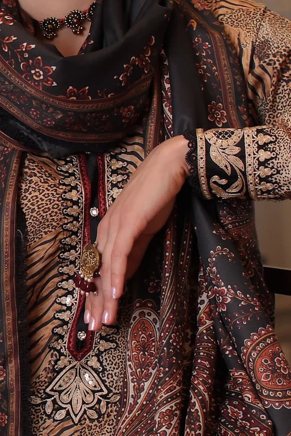 Noor D1 B - Garnet leopard